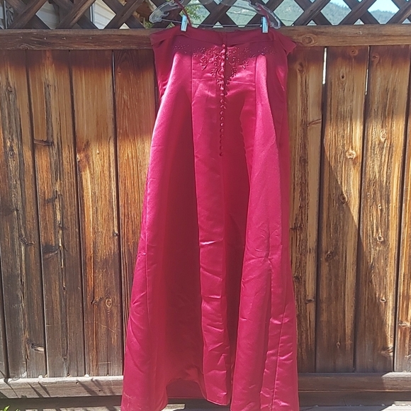 Graduation Gown - Picture 15 of 15